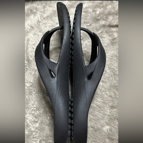 Crocs Iconic Comfort Kadee II Black Flip Flop Sandals Womens Size 11 - Picture 4 of 15